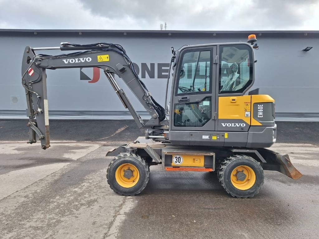 Volvo EW60E VÄHÄN AJETTU - Pelle sur pneus: photos 1 Volvo EW60E VÄHÄN AJETTU - Pelle sur pneus: photos 1