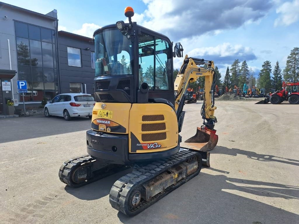 Yanmar ViO33-U PYÖRITTÄJÄLLÄ  - Mini pelle: photos 3 Yanmar ViO33-U PYÖRITTÄJÄLLÄ  - Mini pelle: photos 3
