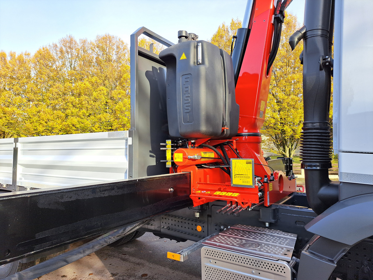 Camion plateau, Camion grue neuf MERCEDES-BENZ AROCS 3340 CRANE FASSI F245 FLATBED TWISTLOCK EURO 3: photos 7