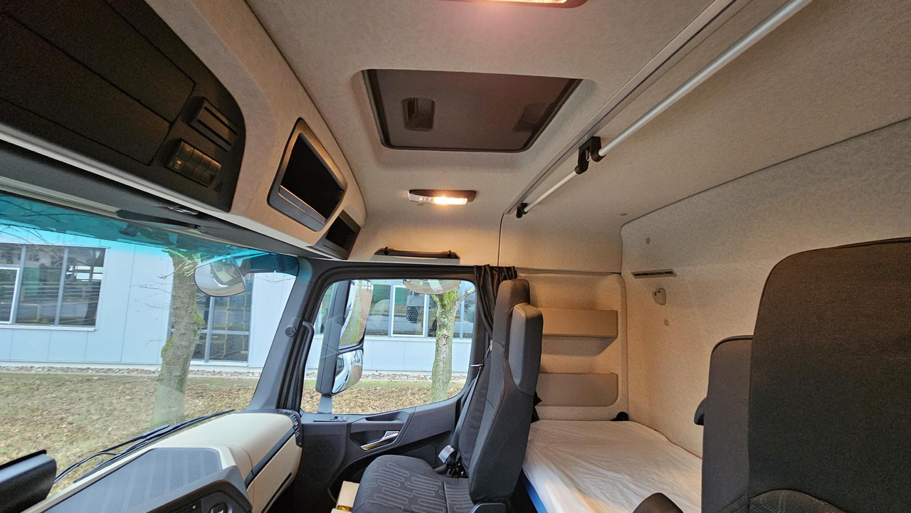 Camion citerne pour transport de carburant neuf MERCEDES-BENZ Actros 3340 ADR Euro 3: photos 16