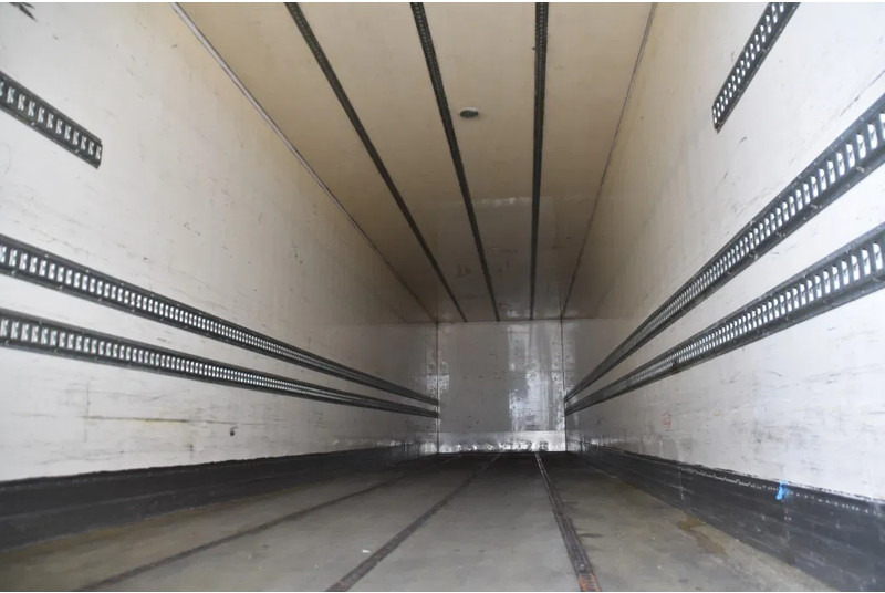 Pacton T3-002 - BPW AXLES - LIFT AXLE - DISC BRAKES - - Semi-remorque fourgon: photos 3 Pacton T3-002 - BPW AXLES - LIFT AXLE - DISC BRAKES - - Semi-remorque fourgon: photos 3