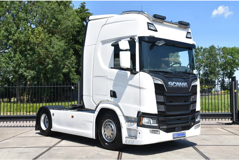 Scania R520 V8 NGS 4x2 - RETARDER - 504 TKM - PARK. AIRCO - ACC - NAVI - 2 x FUEL TANKS - LED LIGHTS - - Tracteur routier: photos 1 Scania R520 V8 NGS 4x2 - RETARDER - 504 TKM - PARK. AIRCO - ACC - NAVI - 2 x FUEL TANKS - LED LIGHTS - - Tracteur routier: photos 1