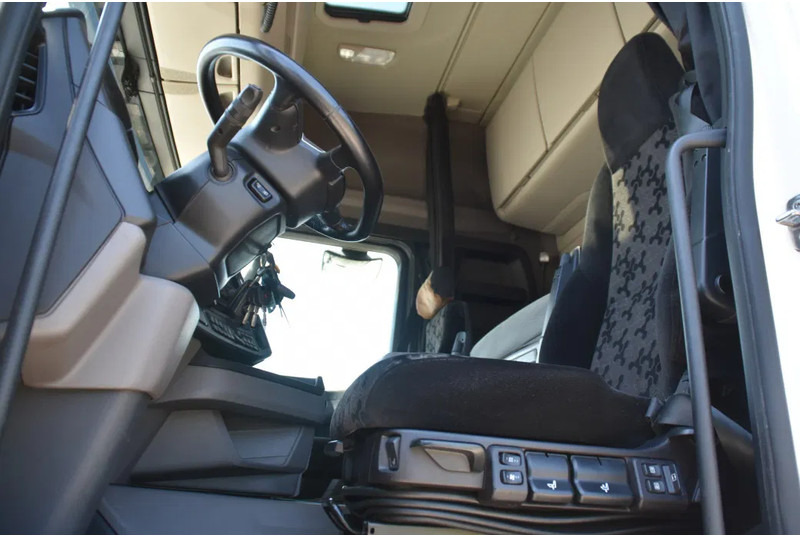Scania R520 V8 NGS 4x2 - RETARDER - 504 TKM - PARK. AIRCO - ACC - NAVI - 2 x FUEL TANKS - LED LIGHTS - - Tracteur routier: photos 4 Scania R520 V8 NGS 4x2 - RETARDER - 504 TKM - PARK. AIRCO - ACC - NAVI - 2 x FUEL TANKS - LED LIGHTS - - Tracteur routier: photos 4
