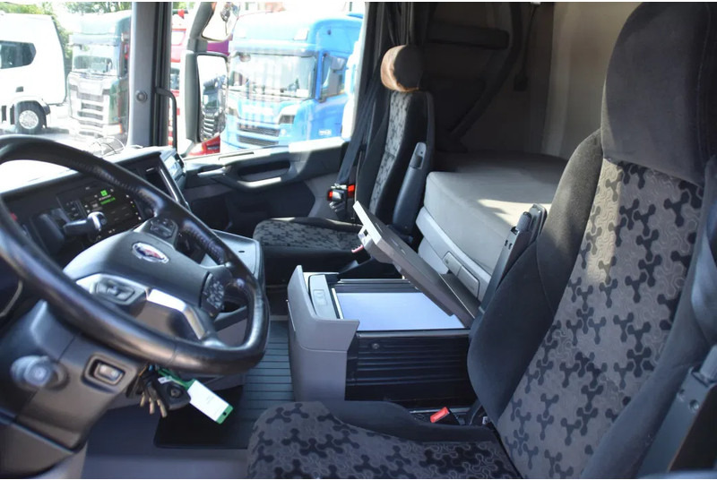 Scania R520 V8 NGS 4x2 - RETARDER - 504 TKM - PARK. AIRCO - ACC - NAVI - 2 x FUEL TANKS - LED LIGHTS - - Tracteur routier: photos 5 Scania R520 V8 NGS 4x2 - RETARDER - 504 TKM - PARK. AIRCO - ACC - NAVI - 2 x FUEL TANKS - LED LIGHTS - - Tracteur routier: photos 5