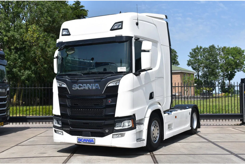 Scania R520 V8 NGS 4x2 - RETARDER - 523 TKM - PARK. AIRCO - ACC - NAVI - 2 x FUEL TANKS - LED LIGHTS - - Tracteur routier: photos 2 Scania R520 V8 NGS 4x2 - RETARDER - 523 TKM - PARK. AIRCO - ACC - NAVI - 2 x FUEL TANKS - LED LIGHTS - - Tracteur routier: photos 2