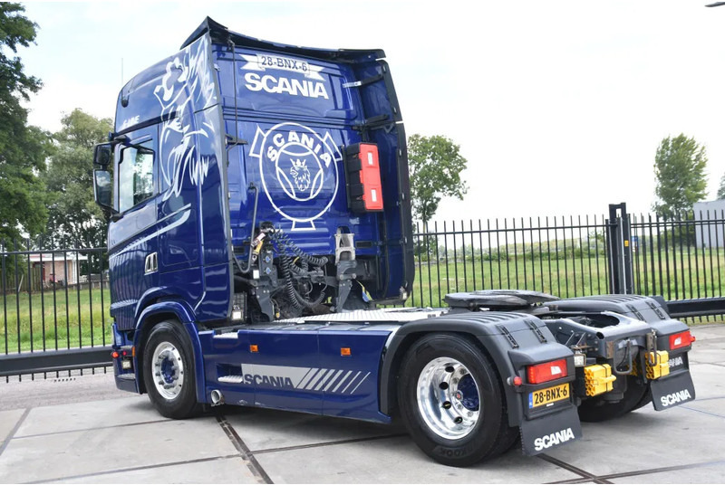 Scania S500 NGS 4x2NB - RETARDER - FULL AIR - PARK. AIRCO - LEATHER SEATS - 2 x FUEL TANKS - ALCOA'S - LED LIGHTS - - Tracteur routier: photos 3 Scania S500 NGS 4x2NB - RETARDER - FULL AIR - PARK. AIRCO - LEATHER SEATS - 2 x FUEL TANKS - ALCOA'S - LED LIGHTS - - Tracteur routier: photos 3