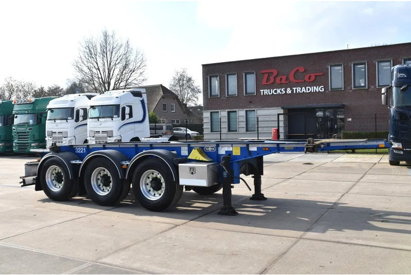 Van Hool A3C002 - ADR FL - 20 FT SWAP - LIFT AXLE - BPW AXLES - DISC BRAKES - 3180 KG EMPTY WEIGHT ! - Semi-remorque porte-conteneur/ Caisse mobile: photos 1 Van Hool A3C002 - ADR FL - 20 FT SWAP - LIFT AXLE - BPW AXLES - DISC BRAKES - 3180 KG EMPTY WEIGHT ! - Semi-remorque porte-conteneur/ Caisse mobile: photos 1