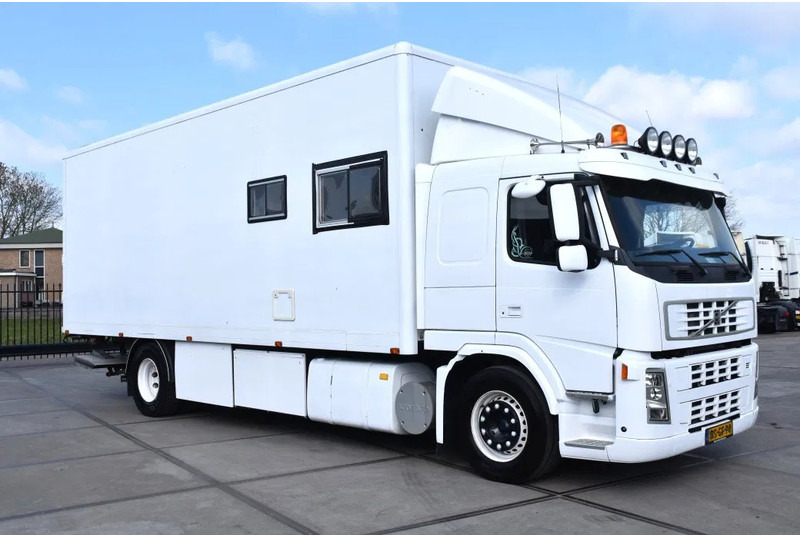 Volvo FM 380 4x2 - EURO 3 - 755 TKM - SPECIAL INTERIOR - LIVING - TV - DOUCHE - TOILET - ELEVATOR - GOOD CONDITION - - Camion fourgon: photos 2 Volvo FM 380 4x2 - EURO 3 - 755 TKM - SPECIAL INTERIOR - LIVING - TV - DOUCHE - TOILET - ELEVATOR - GOOD CONDITION - - Camion fourgon: photos 2