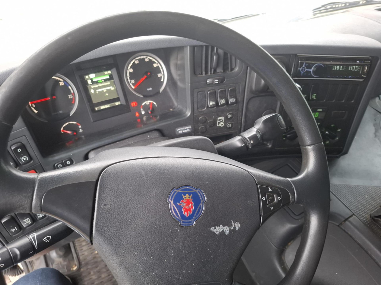 SCANIA SCANIA P250 Fourgon Hayon - Châssis cabine: photos 4 SCANIA SCANIA P250 Fourgon Hayon - Châssis cabine: photos 4