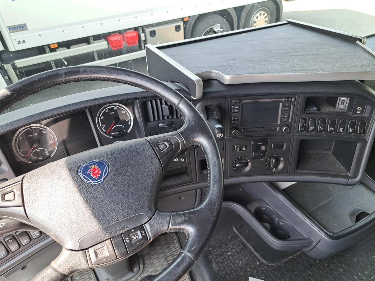 SCANIA SCANIA PORT FOURG HAYON 4 tonnes - Châssis cabine: photos 2 SCANIA SCANIA PORT FOURG HAYON 4 tonnes - Châssis cabine: photos 2