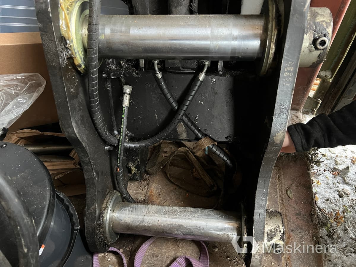 Redskapsfäste B20 Engcon RFS1 - Accessoire pour Engins de chantier: photos 4 Redskapsfäste B20 Engcon RFS1 - Accessoire pour Engins de chantier: photos 4