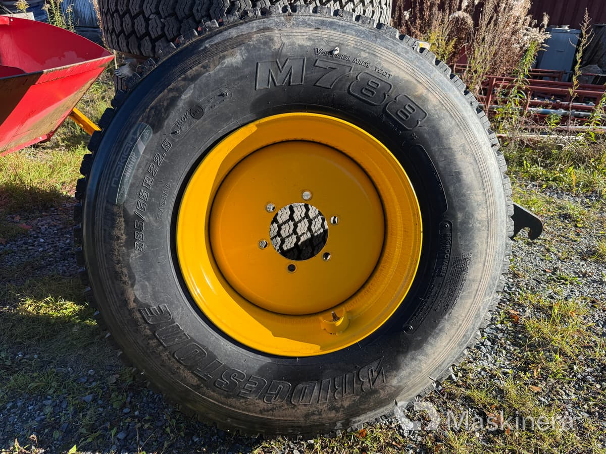 Bridgestone M788 Entreprenaddäck på fälg 385/65R22.5 - Roue complète pour Engins de chantier: photos 5 Bridgestone M788 Entreprenaddäck på fälg 385/65R22.5 - Roue complète pour Engins de chantier: photos 5
