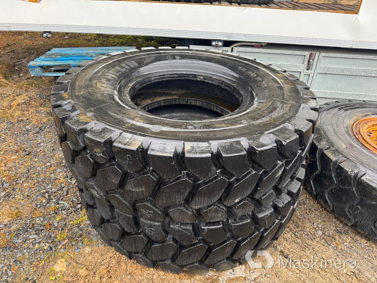 Däck Michelin 18.00 R 33 XDT - Pneu pour Engins de chantier: photos 1 Däck Michelin 18.00 R 33 XDT - Pneu pour Engins de chantier: photos 1