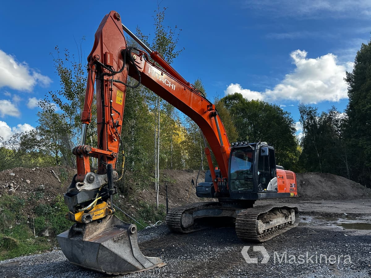Grävmaskin Hitachi ZX250LC-5B - Pelle sur chenille: photos 1 Grävmaskin Hitachi ZX250LC-5B - Pelle sur chenille: photos 1