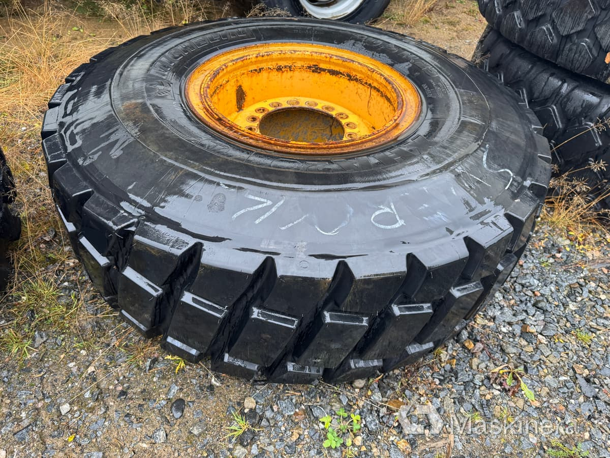 Hjul Michelin 20.5R25 Regummerat - Roue complète pour Engins de chantier: photos 1 Hjul Michelin 20.5R25 Regummerat - Roue complète pour Engins de chantier: photos 1