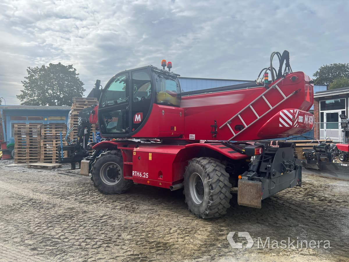 Teleskoplastare Magni RTH6.25 med redskap - Chariot télescopique: photos 4 Teleskoplastare Magni RTH6.25 med redskap - Chariot télescopique: photos 4
