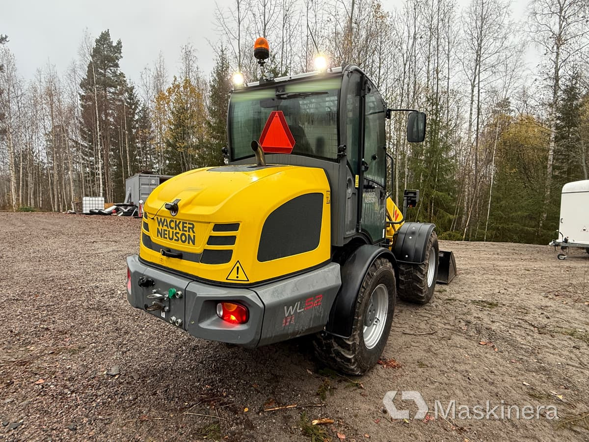 Wacker Neuson WL52 RL50 Hjullastare Wacker Neuson WL52 med Vagn och många redskap - Chargeuse sur pneus: photos 5 Wacker Neuson WL52 RL50 Hjullastare Wacker Neuson WL52 med Vagn och många redskap - Chargeuse sur pneus: photos 5