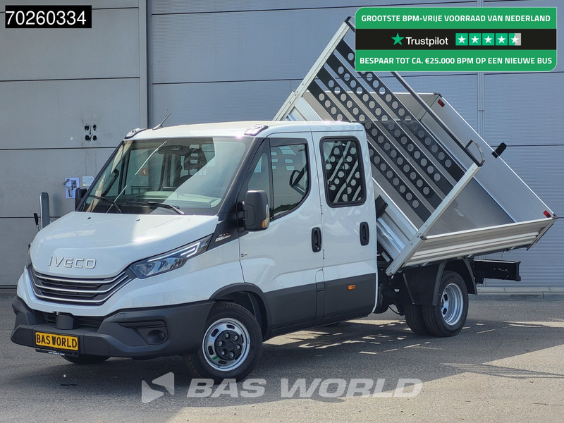 Iveco Daily 35C21 3-Zijdige Kipper Dubbel Cabine 210PK 3.0L Dubbellucht 3,5t Trekhaak ACC Airco LED Camera CarPlay Euro6 Tipper Benne Kieper - Utilitaire benne: photos 1 Iveco Daily 35C21 3-Zijdige Kipper Dubbel Cabine 210PK 3.0L Dubbellucht 3,5t Trekhaak ACC Airco LED Camera CarPlay Euro6 Tipper Benne Kieper - Utilitaire benne: photos 1