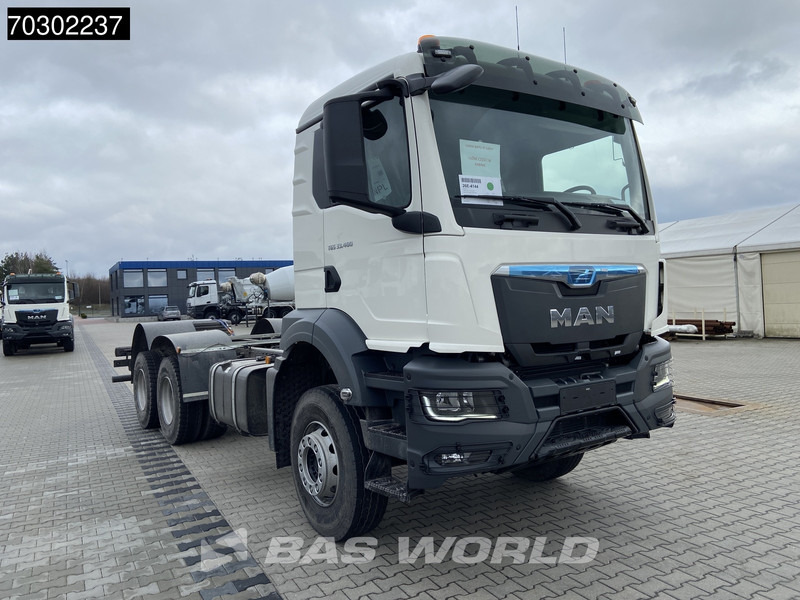 MAN TGS 33.400 6X4 NEW 6x4 chassis Big-Axle Manual Airco EURO 2 - Châssis cabine: photos 3 MAN TGS 33.400 6X4 NEW 6x4 chassis Big-Axle Manual Airco EURO 2 - Châssis cabine: photos 3