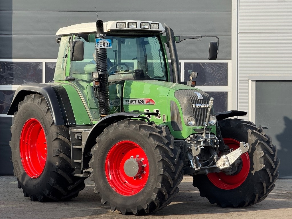 Fendt 820 Vario TMS - Tracteur agricole: photos 1 Fendt 820 Vario TMS - Tracteur agricole: photos 1