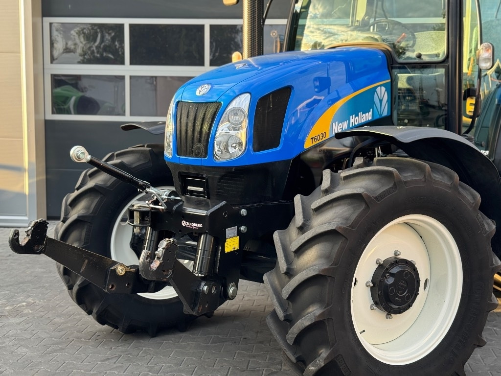 New Holland T 6030 - Tracteur agricole: photos 3 New Holland T 6030 - Tracteur agricole: photos 3