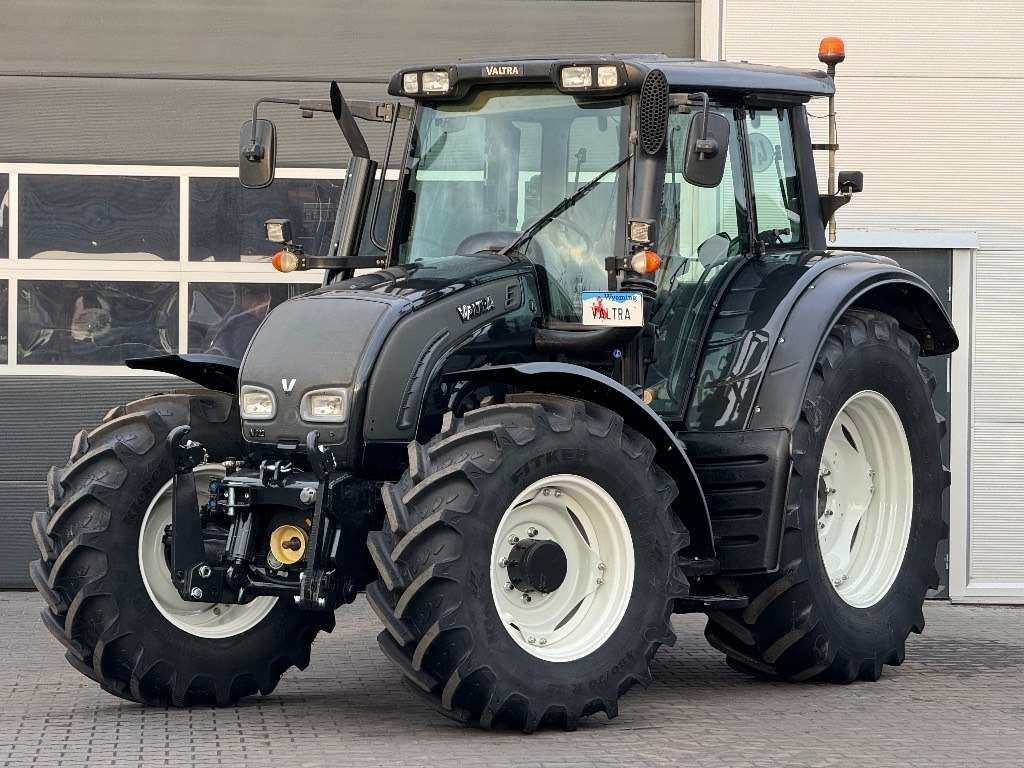 Valtra N 122 V - Tracteur agricole: photos 1 Valtra N 122 V - Tracteur agricole: photos 1