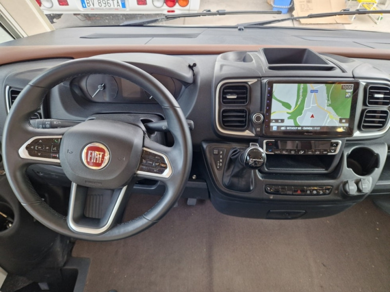 Carthago Chic C Line I 4.9 LE/L - Camping-car intégral: photos 5 Carthago Chic C Line I 4.9 LE/L - Camping-car intégral: photos 5