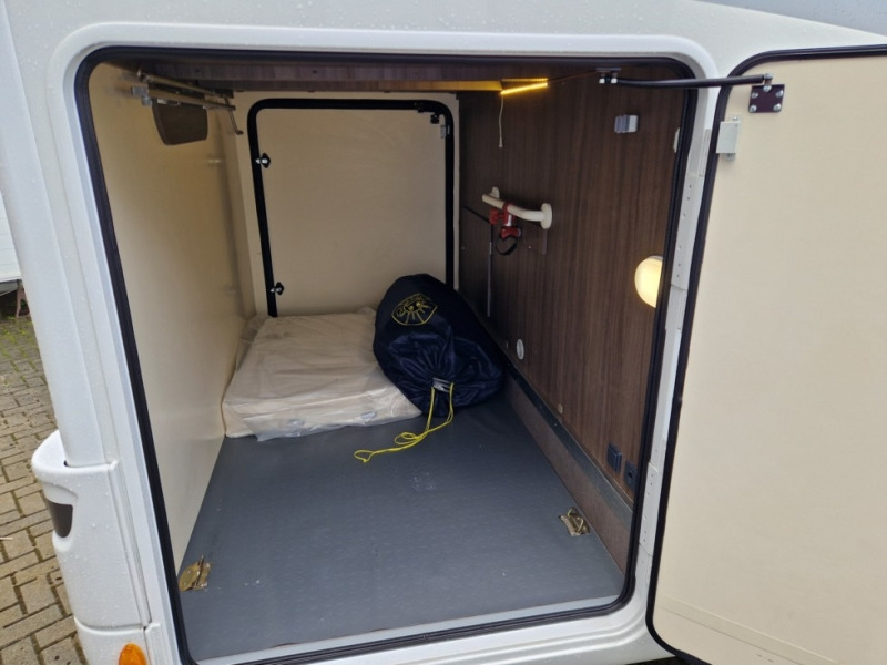 Mc Louis Nevis 870G - Camping-car intégral: photos 2 Mc Louis Nevis 870G - Camping-car intégral: photos 2