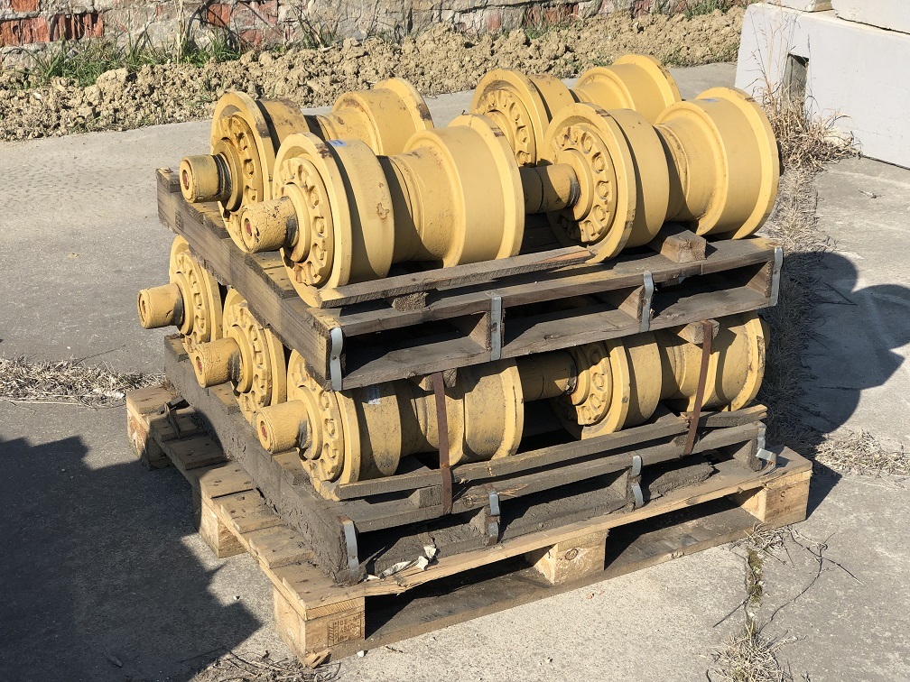 Komatsu D375A-5 track rollers - Galet à chenilles pour Bulldozer: photos 1 Komatsu D375A-5 track rollers - Galet à chenilles pour Bulldozer: photos 1
