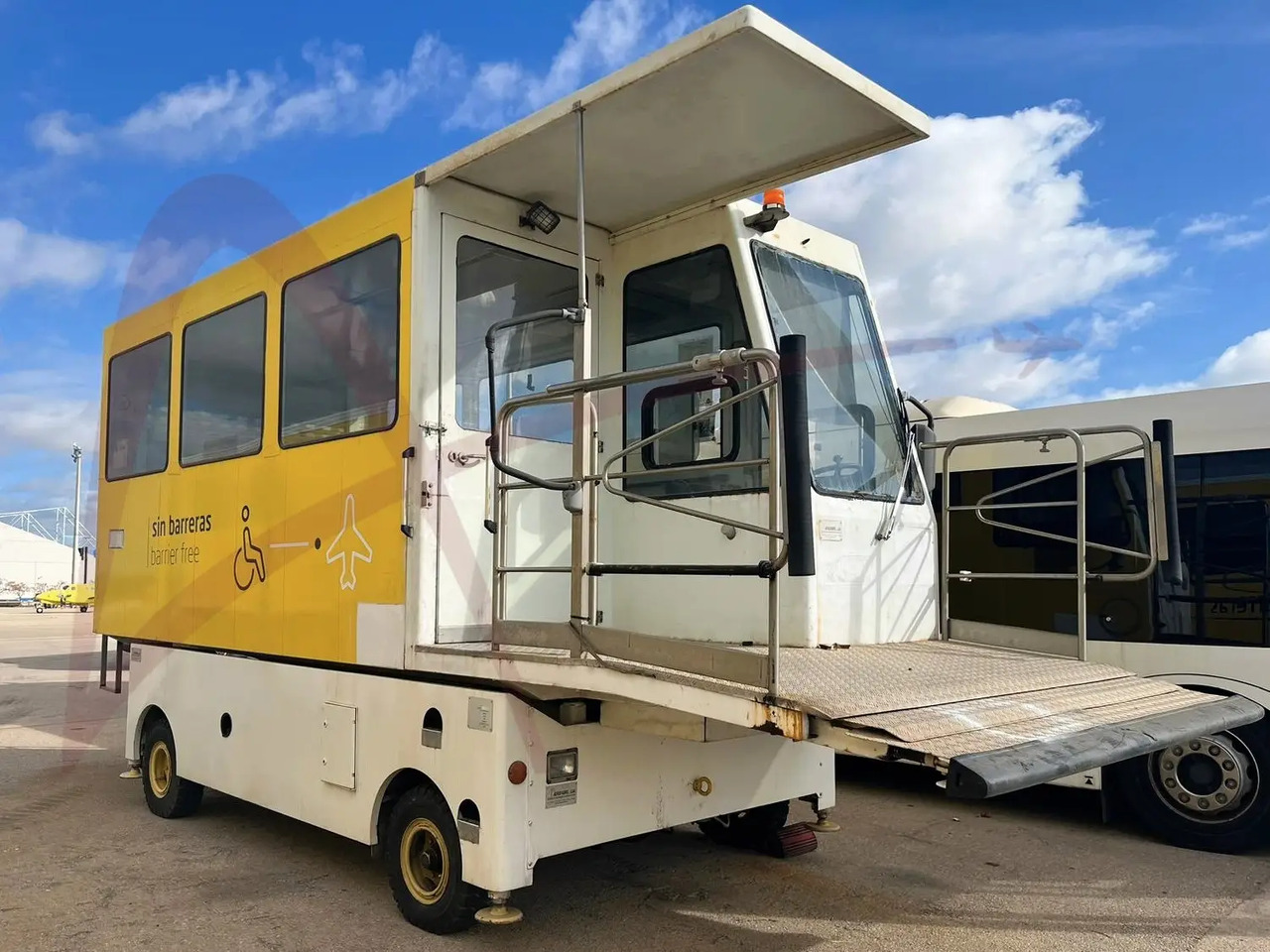 AEROFABRIL 6C-4M-ALT.6 - Ambulift: photos 1 AEROFABRIL 6C-4M-ALT.6 - Ambulift: photos 1