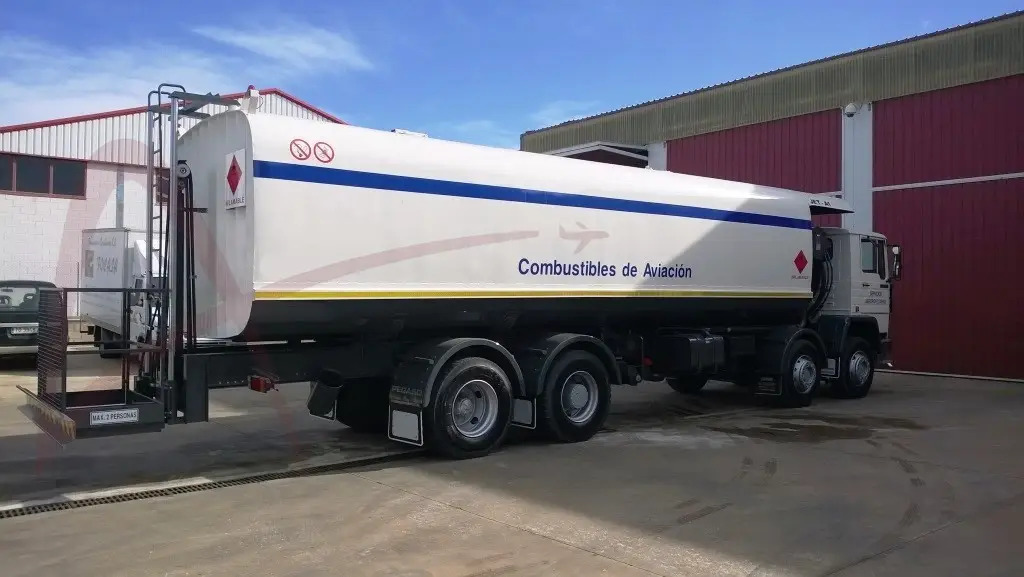 JET A1 - Camion citerne: photos 2 JET A1 - Camion citerne: photos 2