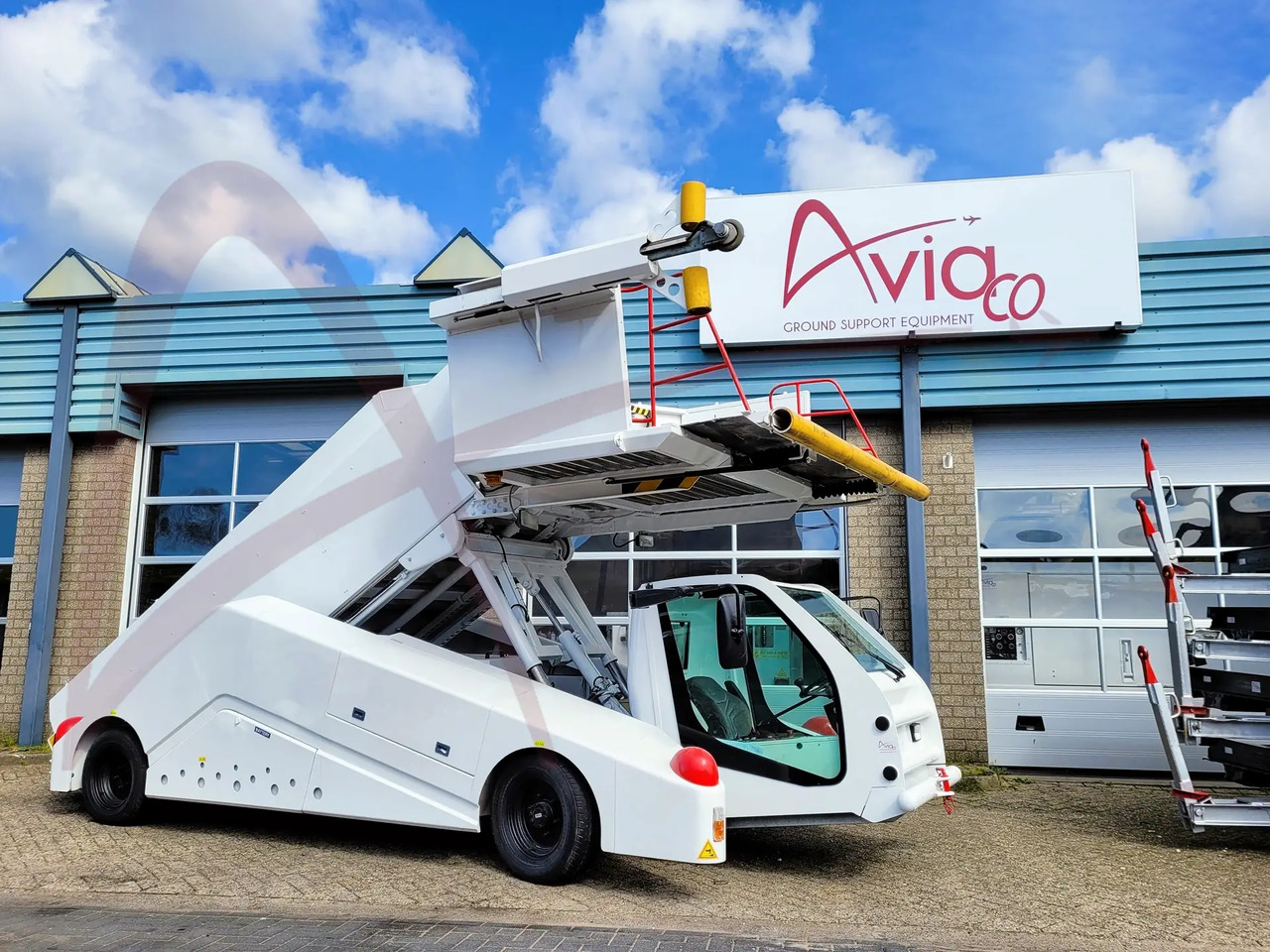 KAHLBACHER JET-STEP 180/420 - Escalier d'embarquement: photos 1 KAHLBACHER JET-STEP 180/420 - Escalier d'embarquement: photos 1