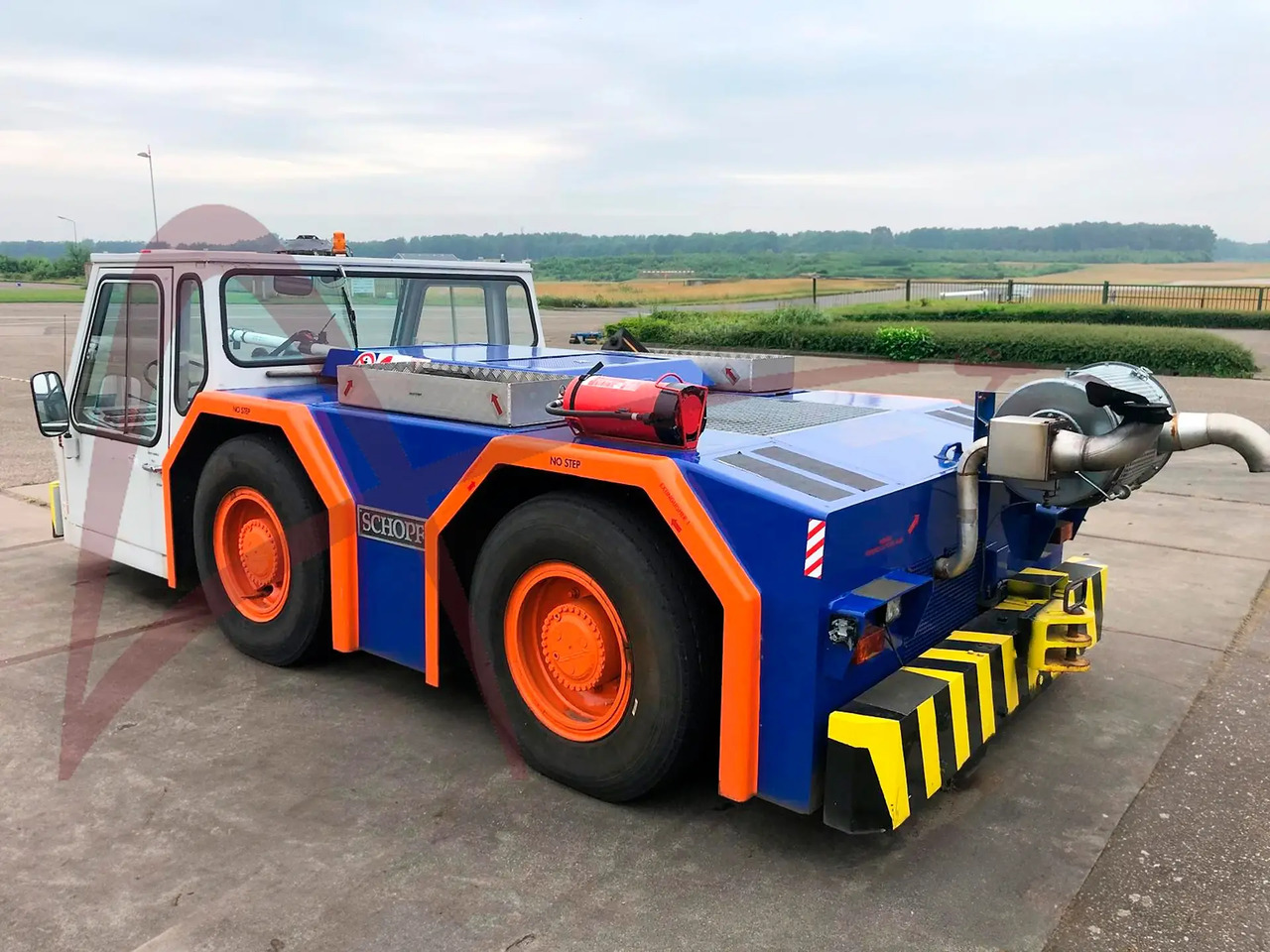 SCHOPF F106 - Tracteur d'avions: photos 1 SCHOPF F106 - Tracteur d'avions: photos 1