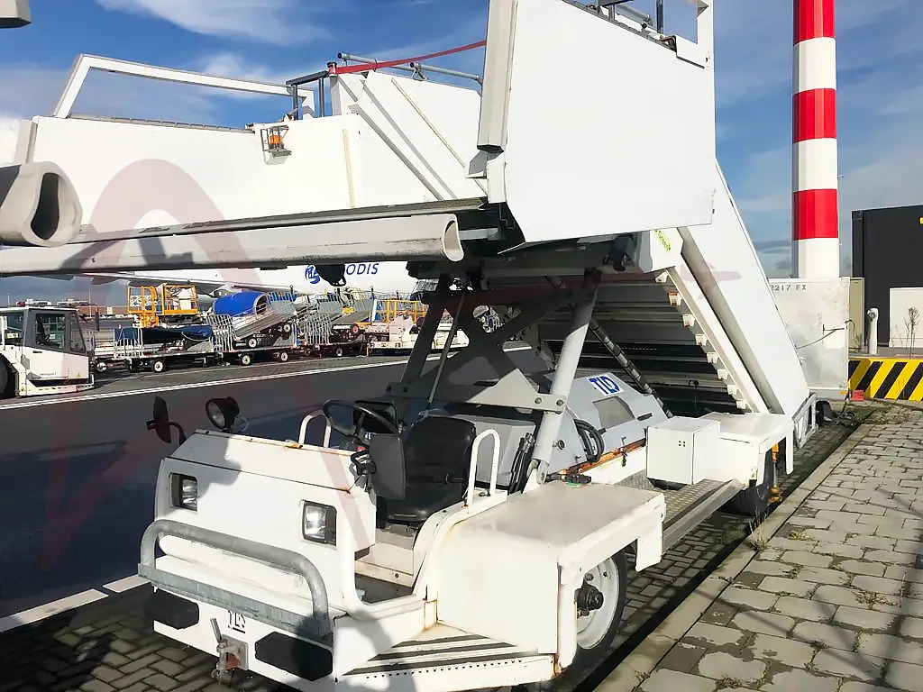 TLD ABS-580-E - Escalier d'embarquement: photos 1 TLD ABS-580-E - Escalier d'embarquement: photos 1