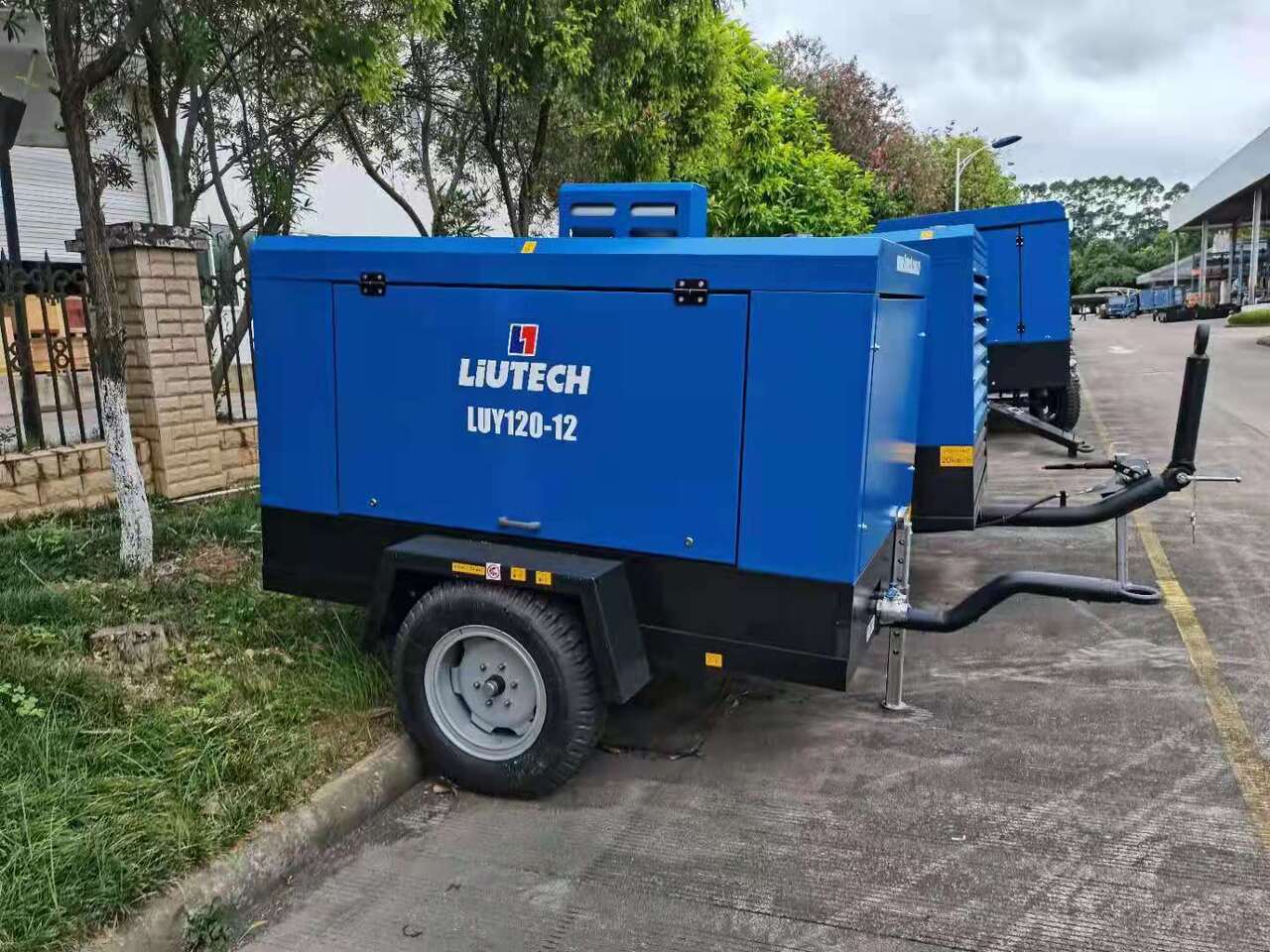 Liutech 120-12 424CFM 12Bar Portable Screw Diesel - Compresseur d'air: photos 1 Liutech 120-12 424CFM 12Bar Portable Screw Diesel - Compresseur d'air: photos 1