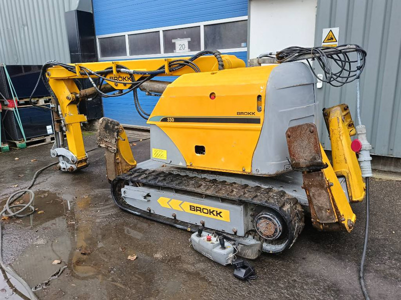Brokk 330 remote demolition robot sloop kraan excavator - Pelle sur chenille: photos 1 Brokk 330 remote demolition robot sloop kraan excavator - Pelle sur chenille: photos 1