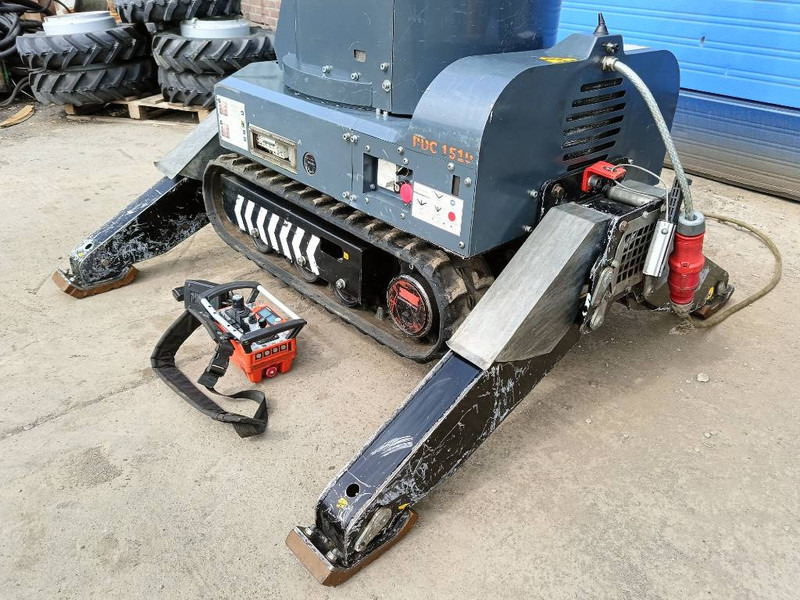 Pelle sur chenille Brokk euroimplementos RDC1510 180 husqvarna robot remote: photos 15