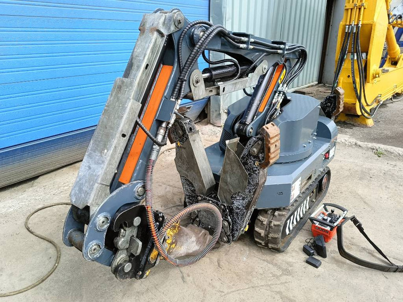 Pelle sur chenille Brokk euroimplementos RDC1510 180 husqvarna robot remote: photos 8