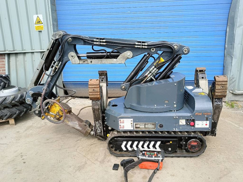 Pelle sur chenille Brokk euroimplementos RDC1510 180 husqvarna robot remote: photos 10