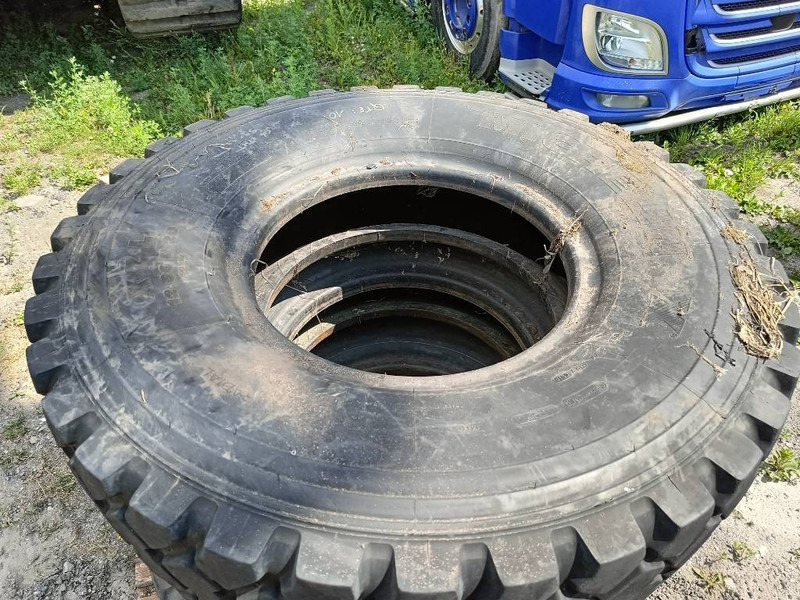 Michelin 12.00R20 , 14.00R20, 335/80R20 , 395/85R2 365/80R2 - Pneus et jantes pour Engins de chantier: photos 3 Michelin 12.00R20 , 14.00R20, 335/80R20 , 395/85R2 365/80R2 - Pneus et jantes pour Engins de chantier: photos 3
