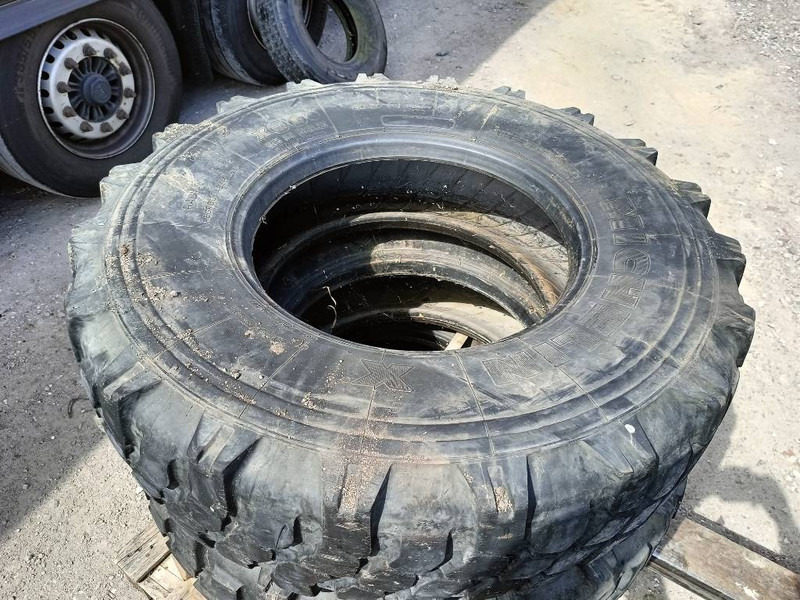 Michelin continental band 13R22.5 , 315/80R22.5 , 13R22,5 l - Pneus et jantes pour Engins de chantier: photos 3 Michelin continental band 13R22.5 , 315/80R22.5 , 13R22,5 l - Pneus et jantes pour Engins de chantier: photos 3