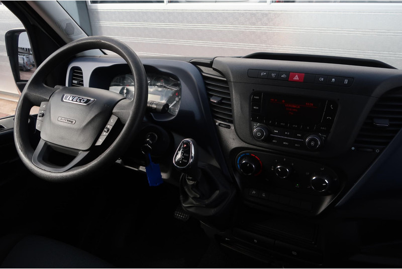 Iveco Daily 35S14V 300 L1H1 AUT/ 3,5t/ CAM/ CRUISE/ TREKHAAK/ AIRCO/ ETC - Fourgon utilitaire: photos 2 Iveco Daily 35S14V 300 L1H1 AUT/ 3,5t/ CAM/ CRUISE/ TREKHAAK/ AIRCO/ ETC - Fourgon utilitaire: photos 2