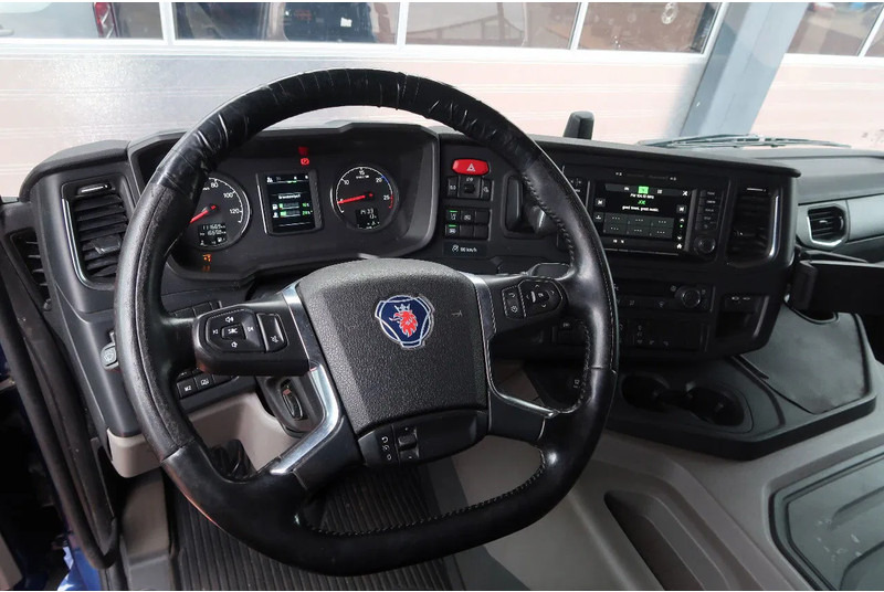 Scania P500 6x2/ FULL AIR/ HYDRAULIC/ LEATHER/ 2.950 WB/ DIFF LOCK/ SLIDE DISH - Tracteur routier: photos 2 Scania P500 6x2/ FULL AIR/ HYDRAULIC/ LEATHER/ 2.950 WB/ DIFF LOCK/ SLIDE DISH - Tracteur routier: photos 2