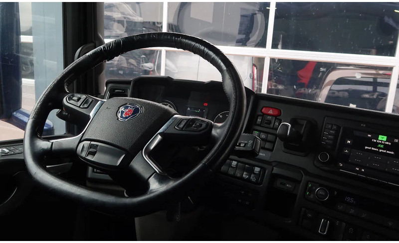 Scania P500 6x2/ FULL AIR/ HYDRAULIC/ LEATHER/ 2.950 WB/ DIFF LOCK/ SLIDE DISH - Tracteur routier: photos 5 Scania P500 6x2/ FULL AIR/ HYDRAULIC/ LEATHER/ 2.950 WB/ DIFF LOCK/ SLIDE DISH - Tracteur routier: photos 5