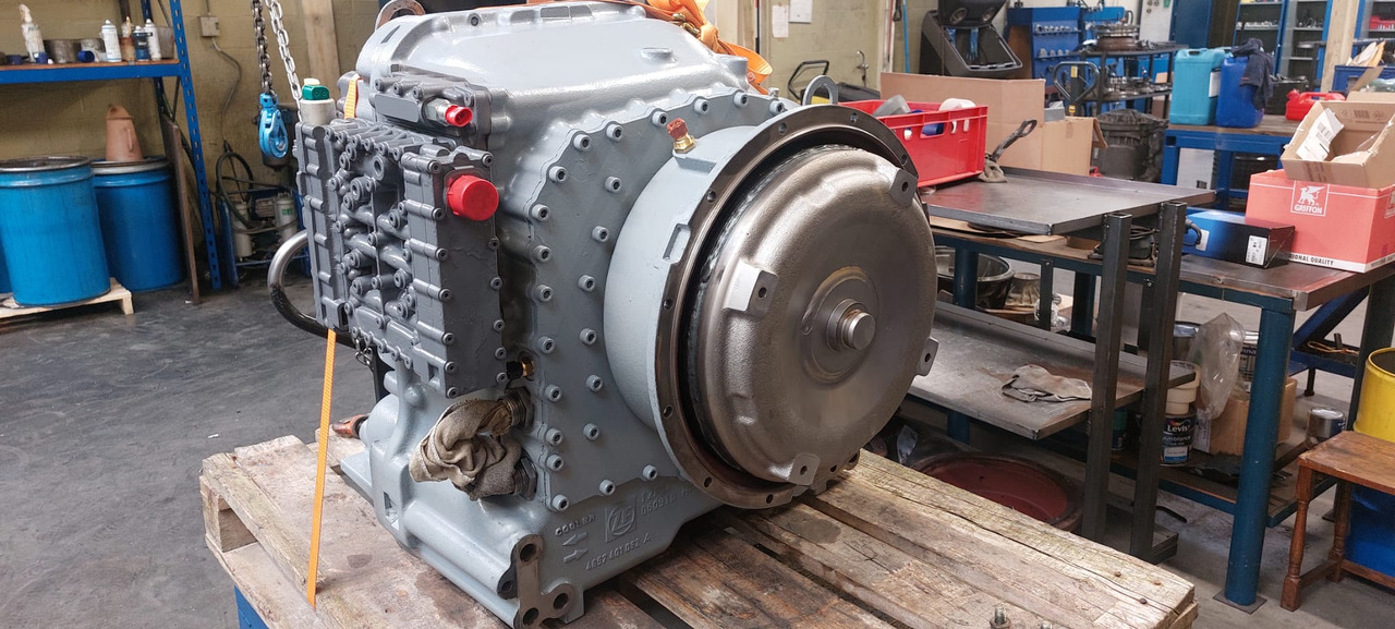 ZF WG 211 - Boîte de vitesse pour Matériel de chantier: photos 1 ZF WG 211 - Boîte de vitesse pour Matériel de chantier: photos 1