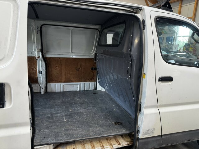TOYOTA Hiace 2.5TD Kasten lang 4WD 4x4 - Voiture: photos 5 TOYOTA Hiace 2.5TD Kasten lang 4WD 4x4 - Voiture: photos 5