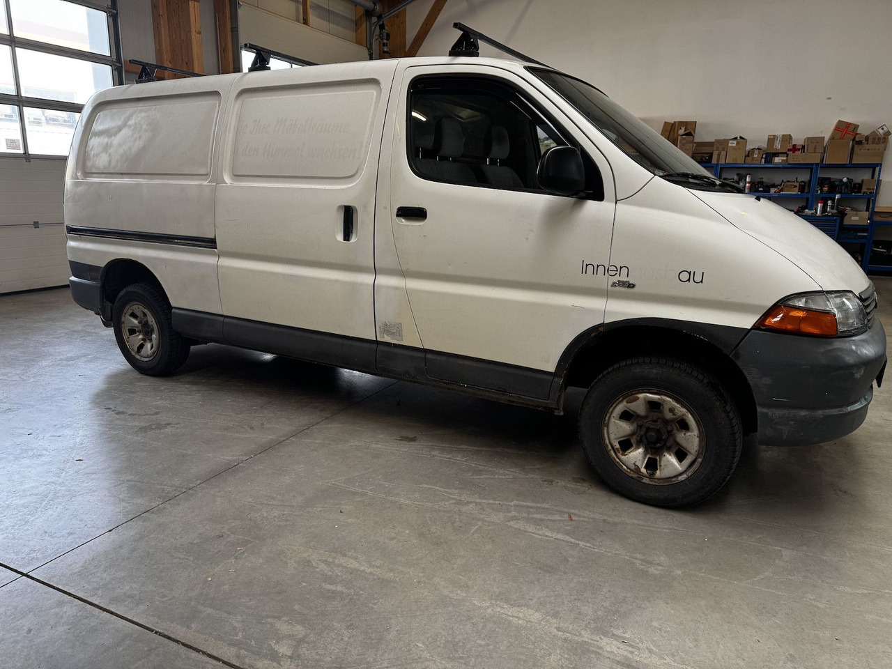 Toyota Hiace 2.5TD D4-D Kasten lang 4WD 4x4 - Voiture break: photos 1 Toyota Hiace 2.5TD D4-D Kasten lang 4WD 4x4 - Voiture break: photos 1