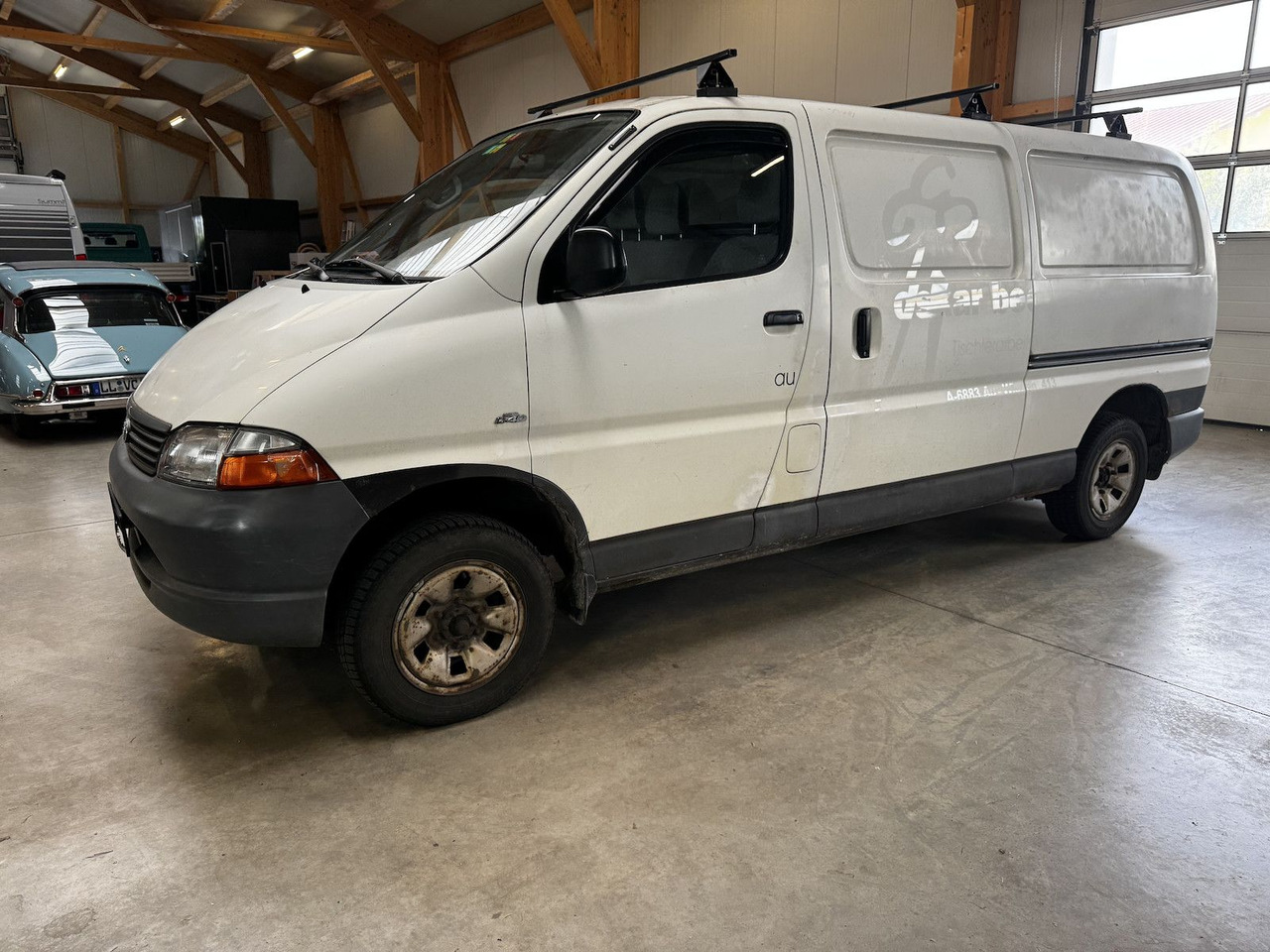 Toyota Hiace 2.5TD D4-D Kasten lang 4WD 4x4 - Voiture break: photos 2 Toyota Hiace 2.5TD D4-D Kasten lang 4WD 4x4 - Voiture break: photos 2
