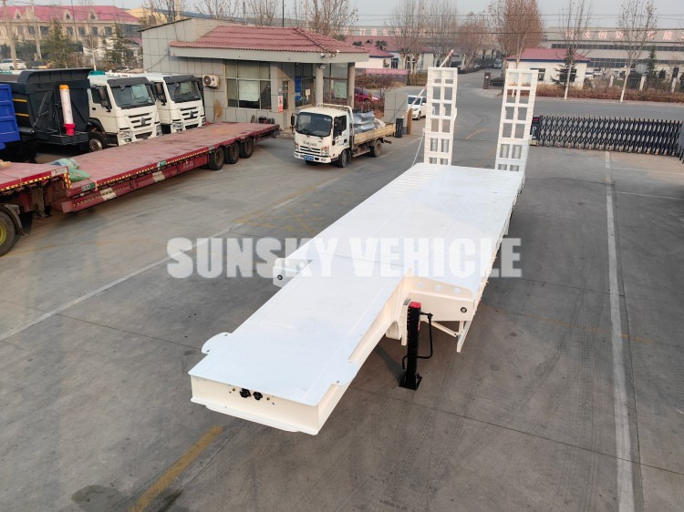 SUNSKY 3 Axle 40 Tons gooseneck lowbed trailer - Semi-remorque surbaissé: photos 3 SUNSKY 3 Axle 40 Tons gooseneck lowbed trailer - Semi-remorque surbaissé: photos 3