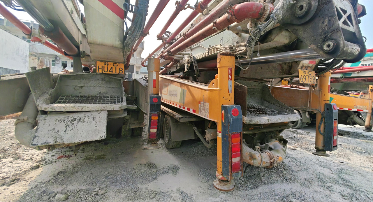 XCMG Manufacturer Second Hand 67m Diesel Hydraulic Concrete Pump HB67V Truck Mounted Concrete Pump Hot Sale - Camion pompe: photos 4 XCMG Manufacturer Second Hand 67m Diesel Hydraulic Concrete Pump HB67V Truck Mounted Concrete Pump Hot Sale - Camion pompe: photos 4